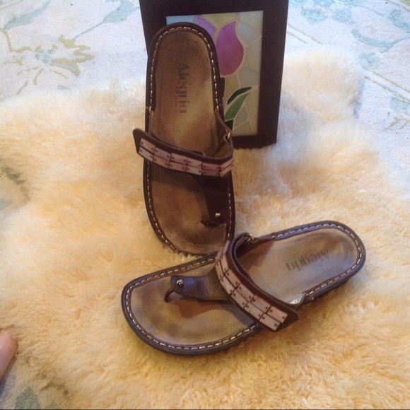 Sandals - Picture 5 of 6